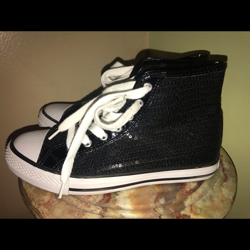 Black, sparky high-top Sneakers